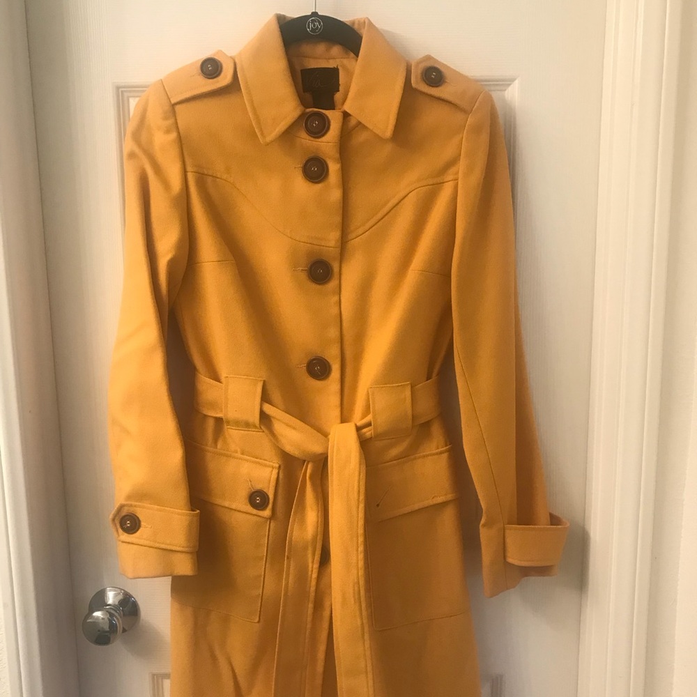 Yellow gold coat
